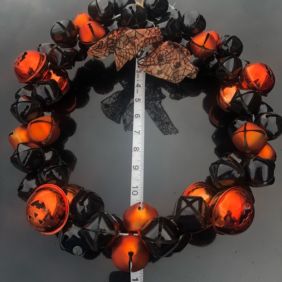 🎄HALLOWEEN & CHRSTMAS BELL WREATH WITH BELL DOOR HANGER🎄 - Picture 1 of 12
